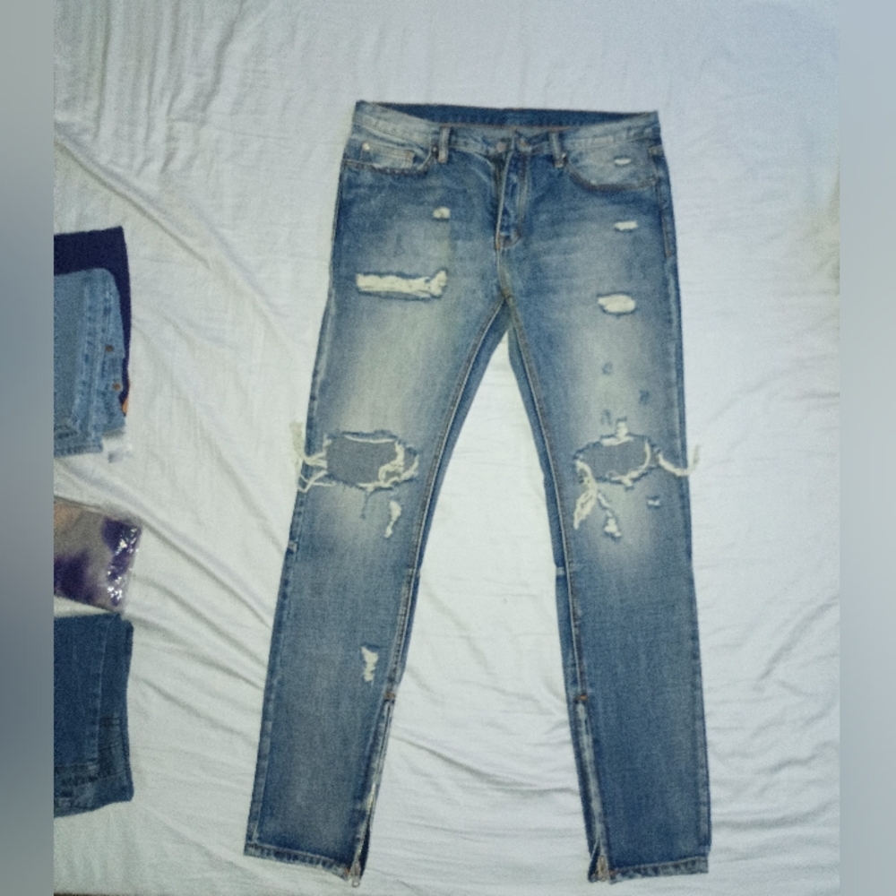 Men's Distressed Blue Jeans